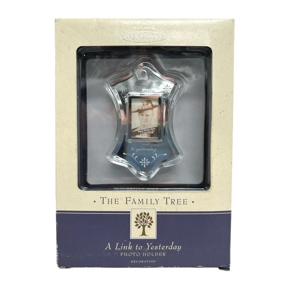 Hallmark Keepsake 2002 The Family Tree A Link to Yesterday Photo Ornament QP1313